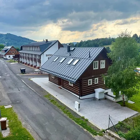 Lägenhet U Skiarealu Modra Hvezda *
